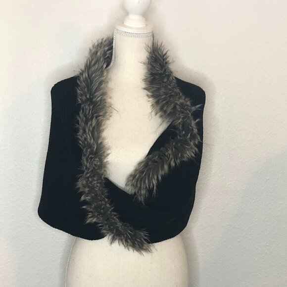 CABI Infinity Scarf Women's Size O/S Black Gray Faux Fur Trim Twist - Picture 9 of 9